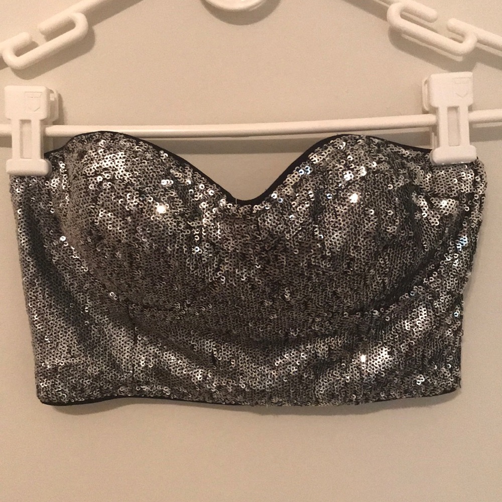 Sequenced crop top